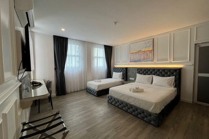 Room 27 of 66