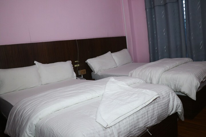 Room 10 of 27
