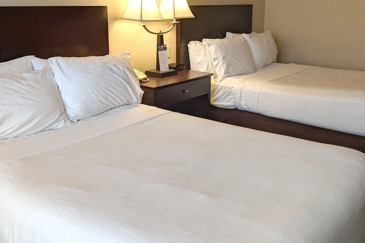 2 Double Beds (7 of 11)