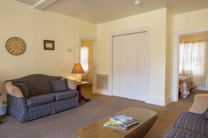 Room 49 of 136