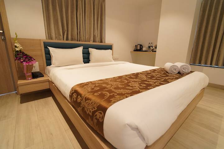 Room 8 of 16