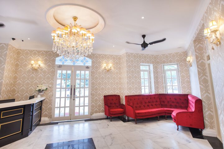 Entrance & Lobby