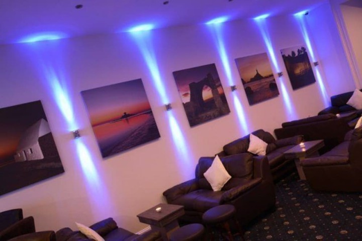 Lounge 46 of 53