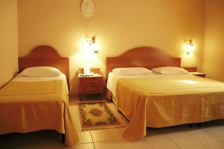 Room 8 of 36