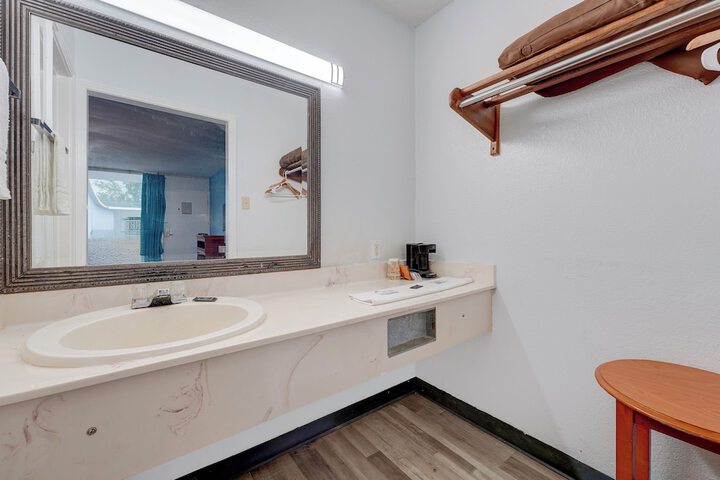 Room 34 of 61