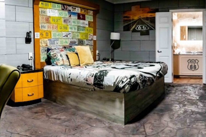 Basic King Bed (5 of 13)