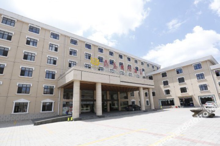Jixie Forest Farm Dingsheng International Hotel