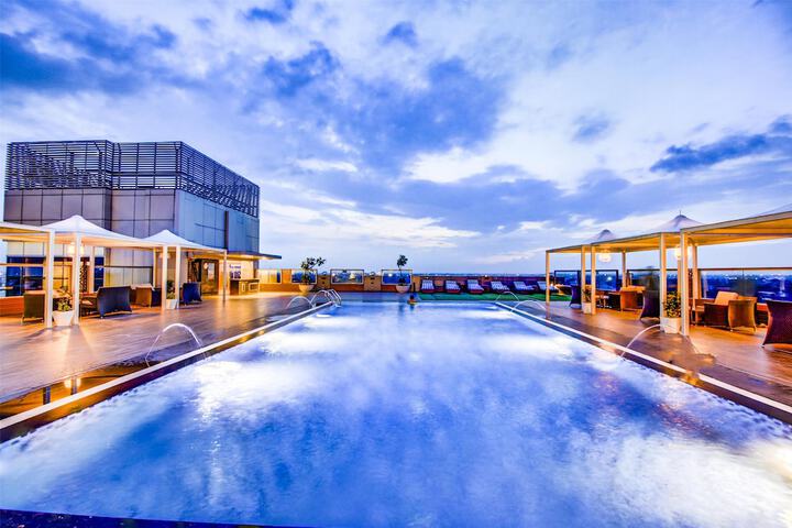 Pool 70 of 140