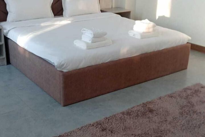Room 10 of 17