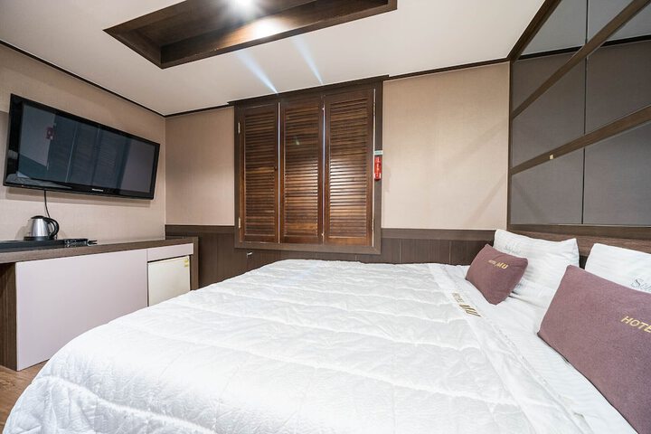 Room 4 of 34