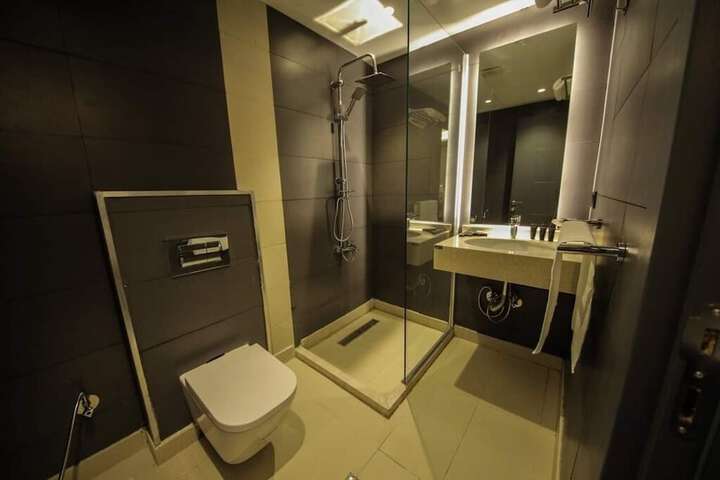 Room 16 of 28