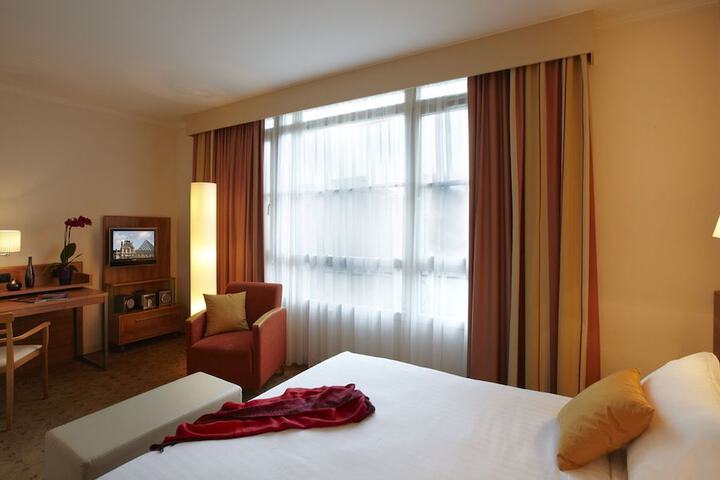 Room 15 of 40