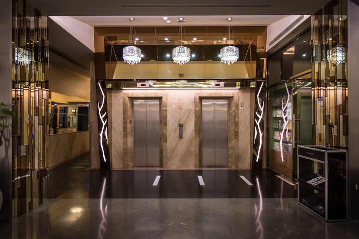 Entrance & Lobby