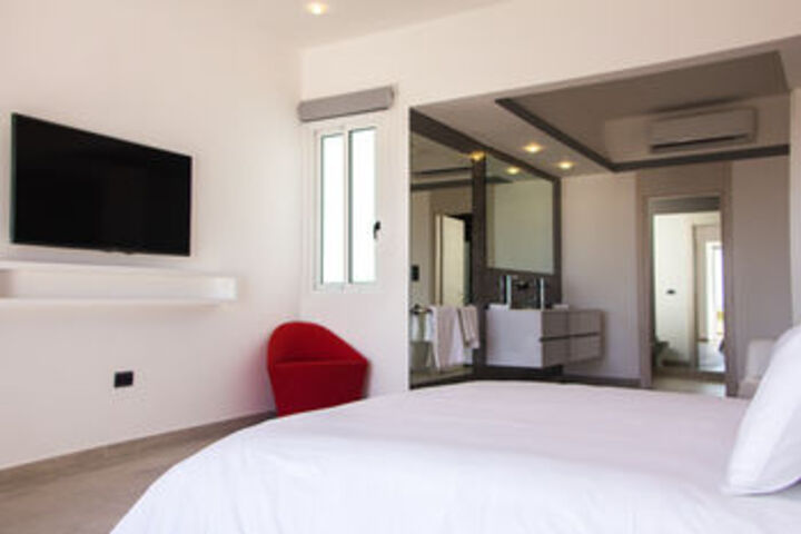Room 10 of 32