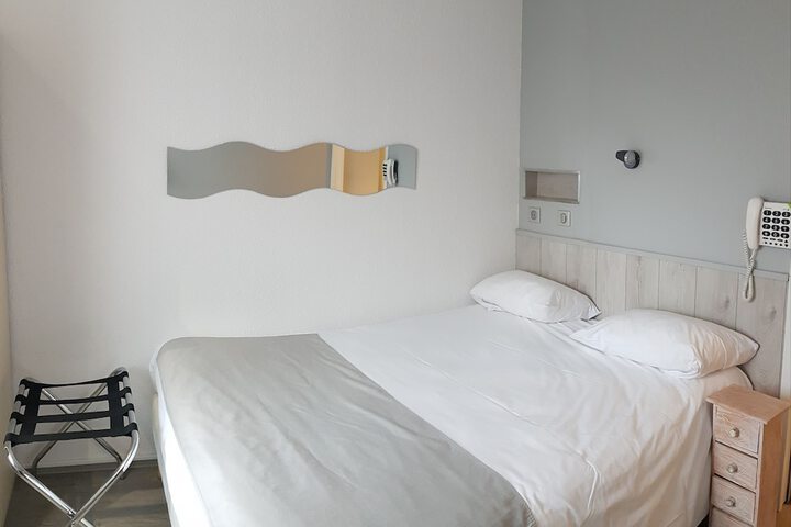 Room 8 of 38