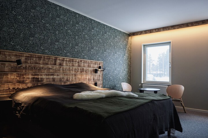 Room 4 of 18