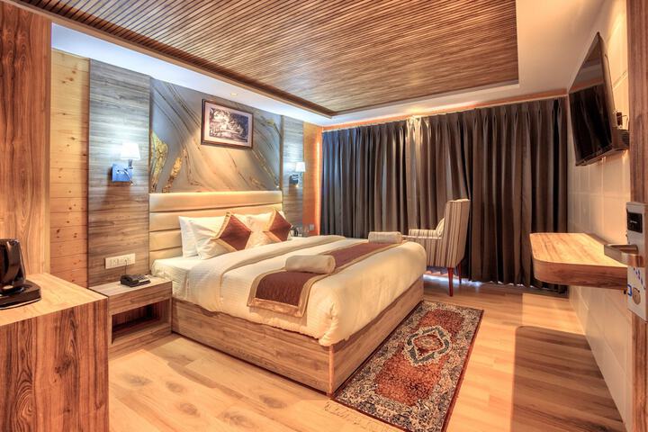 Room 6 of 19