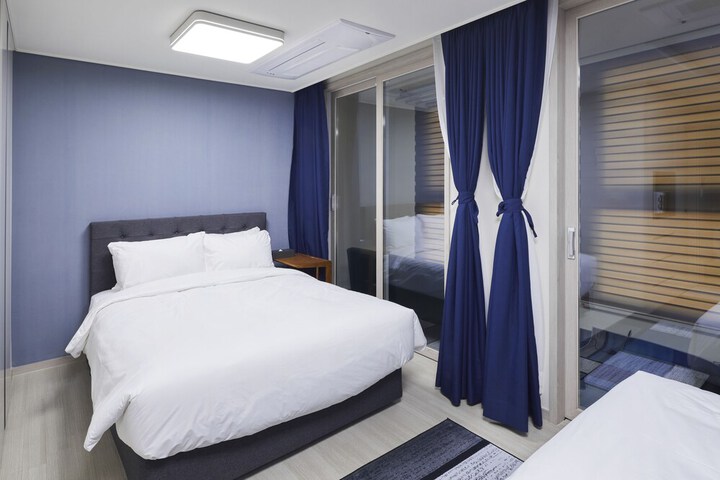 Room 6 of 27