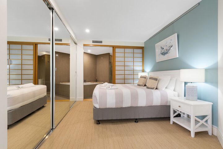 Room 8 of 319