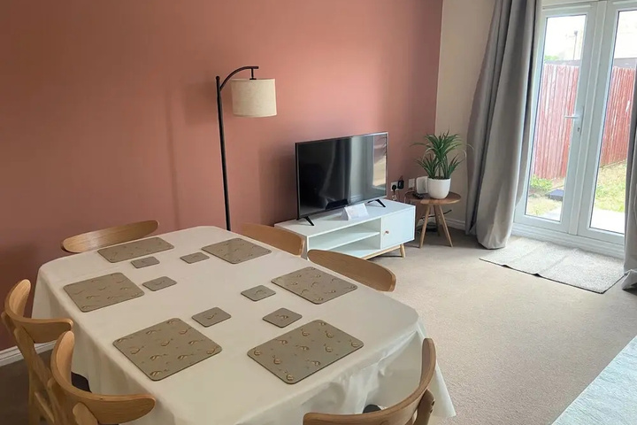 Room 5 of 11