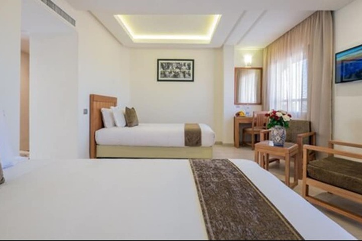 Room 10 of 33