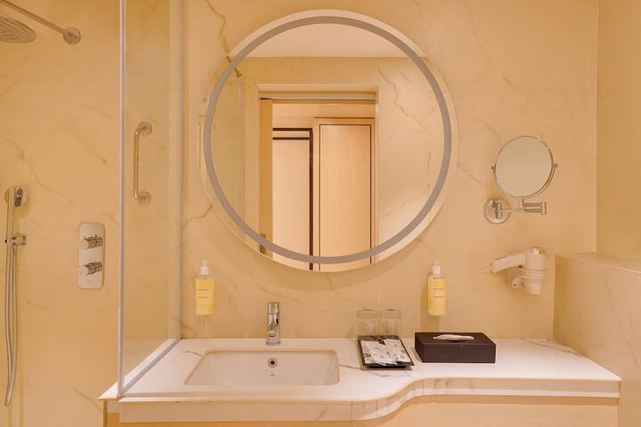 Room 25 of 47