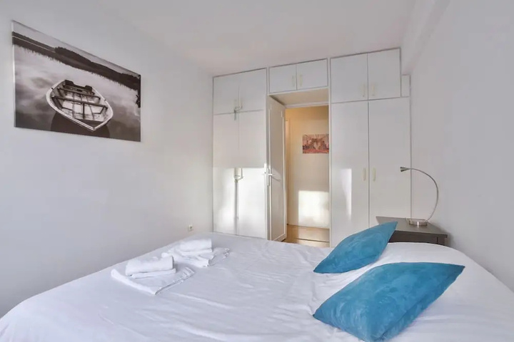 Room 4 of 12