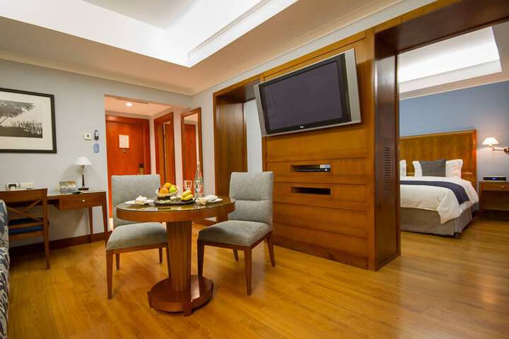 Room 3 of 48