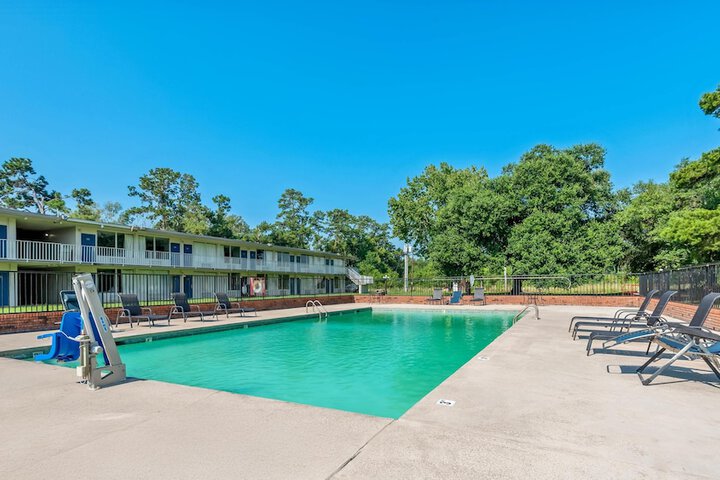 Pool 18 of 23