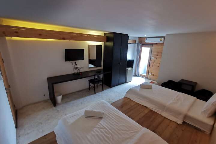 Room 11 of 82