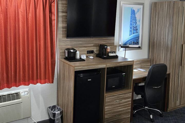Room 25 of 38