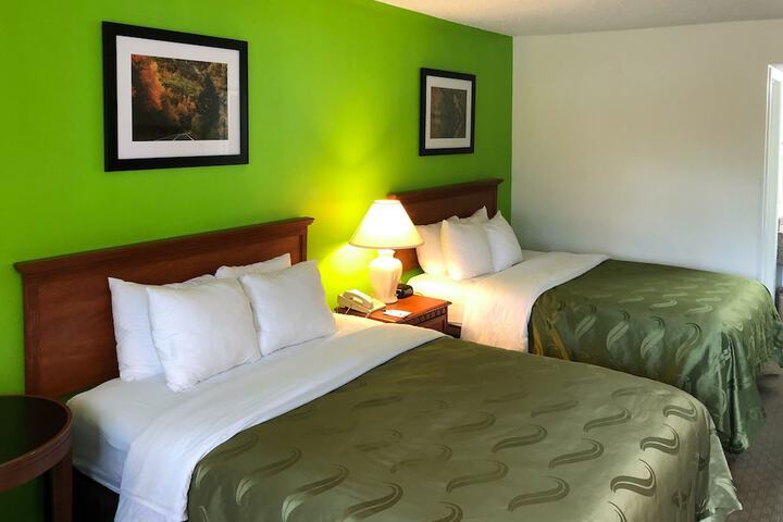 2 Queen Beds (4 of 13)