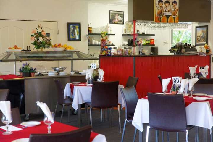Dining 18 of 20
