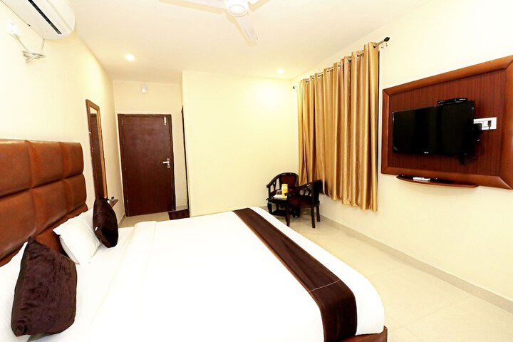 Room 4 of 35