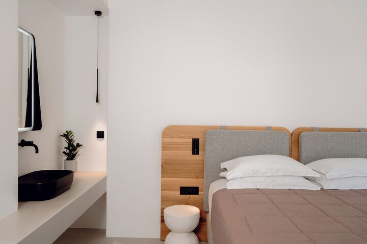 Room 11 of 24