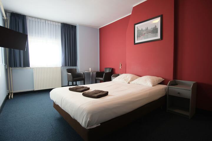 Room 7 of 82