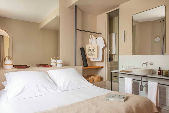 Room 10 of 76