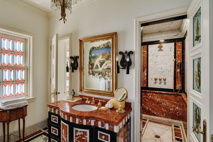 Bathroom sink