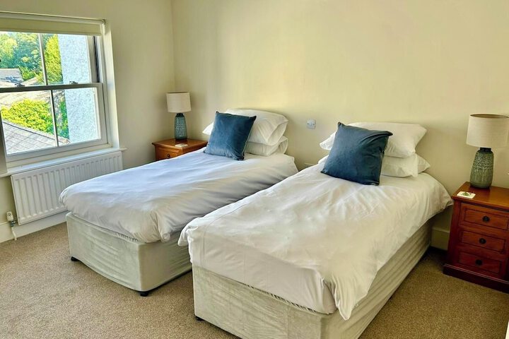 Room 2 of 8