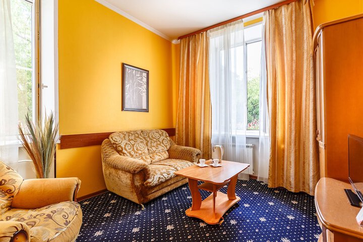 Room 37 of 65