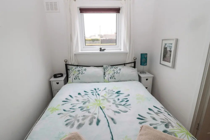 Room 2 of 9