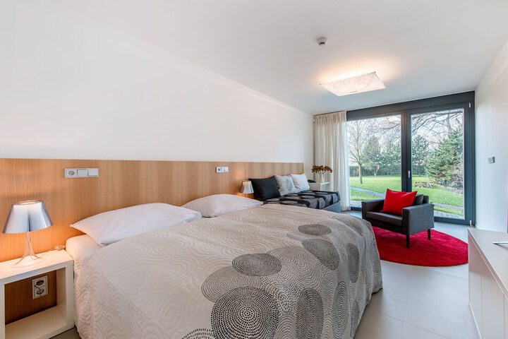 Room 2 of 38