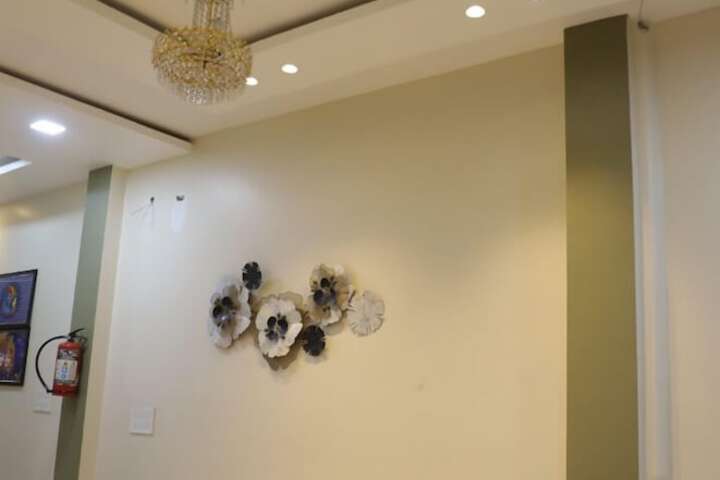 Room 10 of 33
