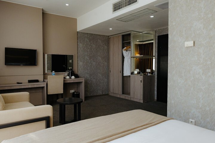 Room 30 of 80