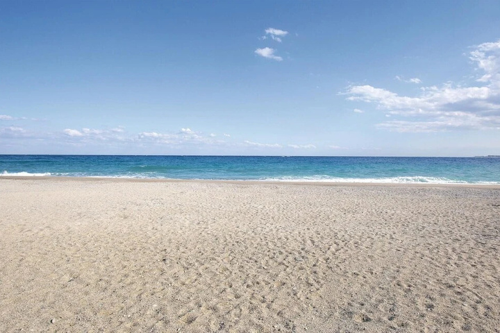 Beach 13 of 20