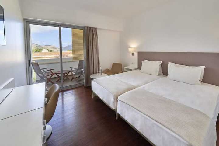 Room 4 of 39