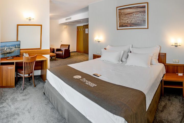 Room 18 of 119