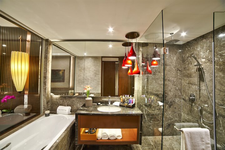 Room 27 of 48