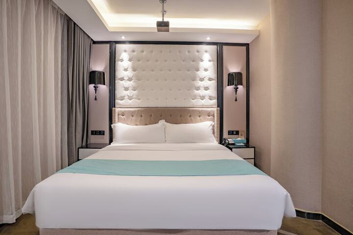 Room 6 of 42