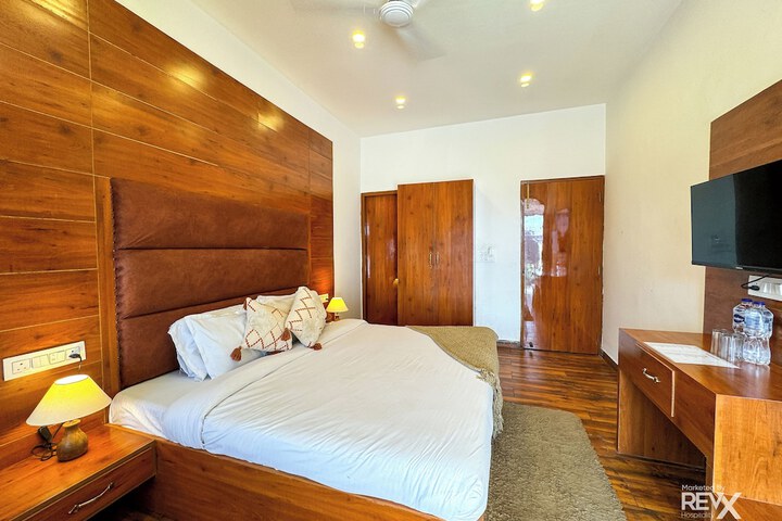 Room 32 of 68